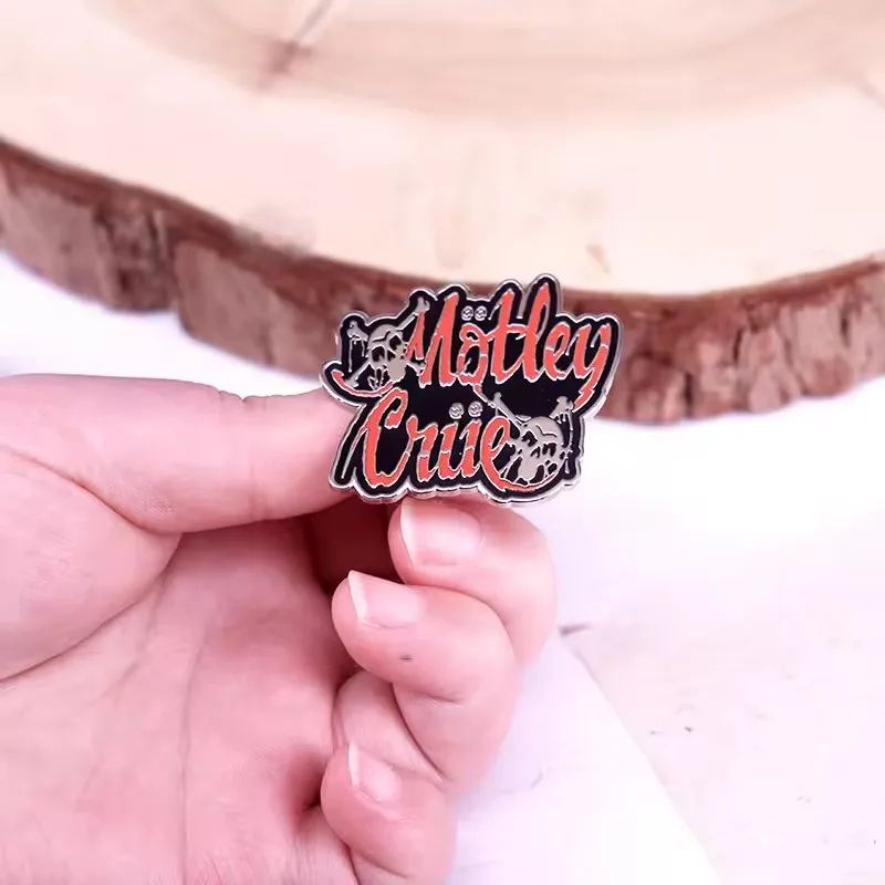 Music Logo Brooch Classic 80s  - Heavy Equipment Logo のレビューと価格